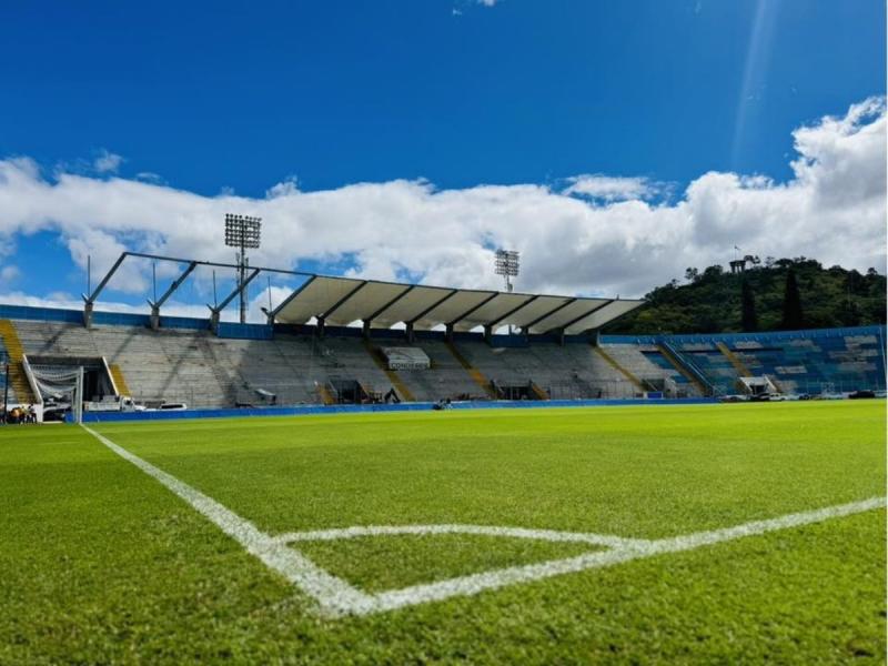 Remodelación del estadio Nacional de Honduras: Material del techo y recintos que lo tienen