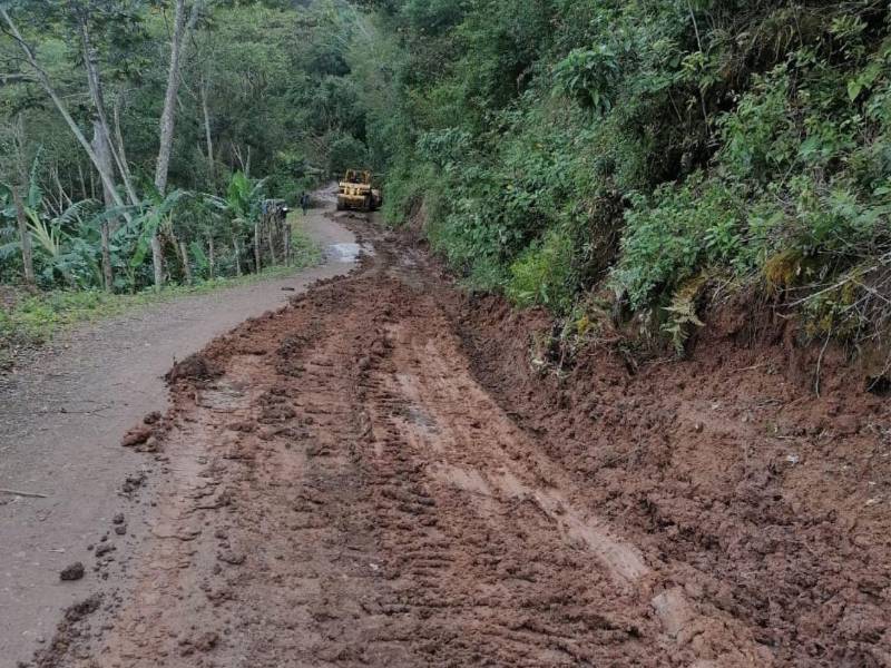 En algunos sectores las autoridades municipales han tratado de rehabilitar el paso, pero no es suficiente.