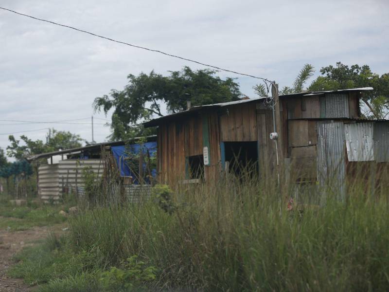 Los habitantes de las casas contenedores y Lomas del Diamante confiaban en que el gobierno de Libre iba solucionar el problema, pero los abandonó.