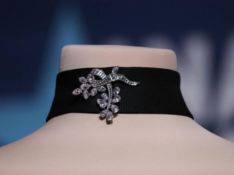 Un detalle del vestido de la primera dama de Estados Unidos, Melania Trump, este viernes en el Museo Nacional de Historia Estadounidense, en Washington.