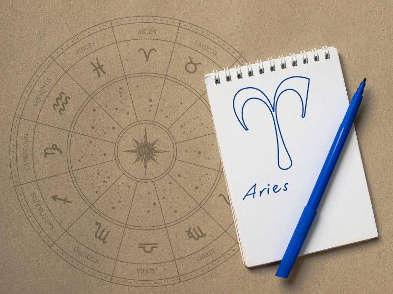 ARIES (21 de marzo - 20 de abril). La buena memoria va a ser hoy imprescindible para salir de una situación complicada que puede presentarse en tu trabajo o en los estudios, y que dará pie a posibilidades de mejorar tu estatus. No tengas vergüenza ni reparos y aprovecha la situación.