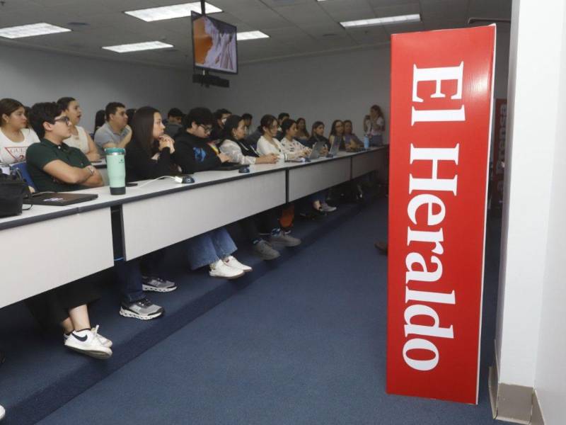 EH Verifica realizó un conversatorio en Unitec de San Pedro Sula en el que asistieron más de 60 estudiantes de diferentes carreras universitarias.
