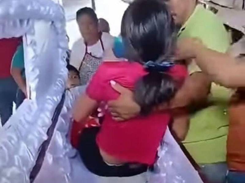 Especialistas atribuyen el suceso a un diagnóstico empírico o a episodios de catalepsia que simulan la muerte clínica.