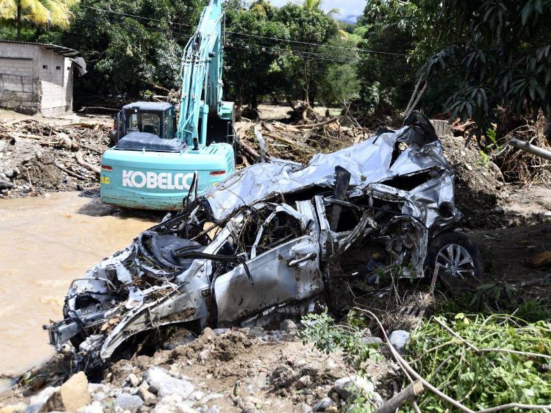 En Río Abajo los habitantes lo perdieron todo: enseres, vehículos y hasta sus viviendas.