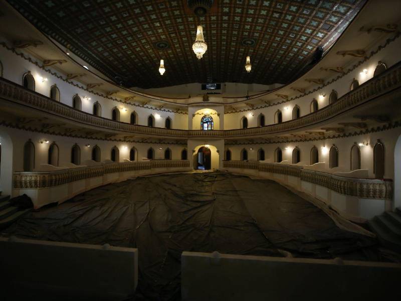 La restauración del Teatro Manuel Bonilla continúa bajo estrictos lineamientos patrimoniales, lo que ha provocado atrasos y mantiene en reserva la fecha de apertura.