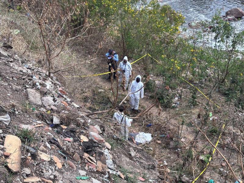 El cuerpo del joven estaba cerca de la ribera del río.