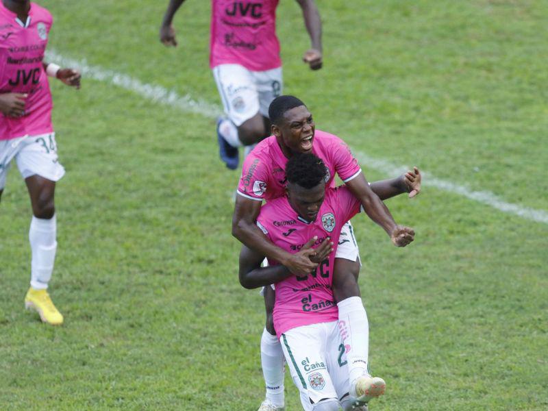 Marathón, con un gol in extremis, le saca el empate a Motagua y deja el liderato expuesto