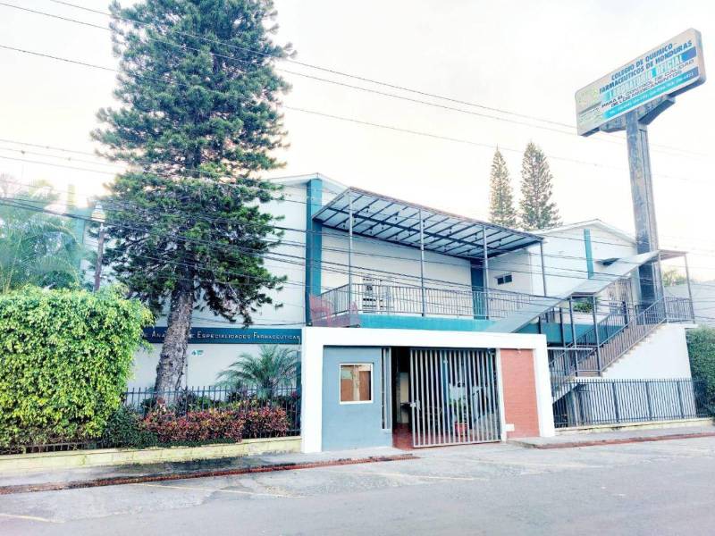 La Junta Directiva del Colegio de Químico-Farmacéuticos de Honduras (CQFH) rechaza tercerización de medicamentos.