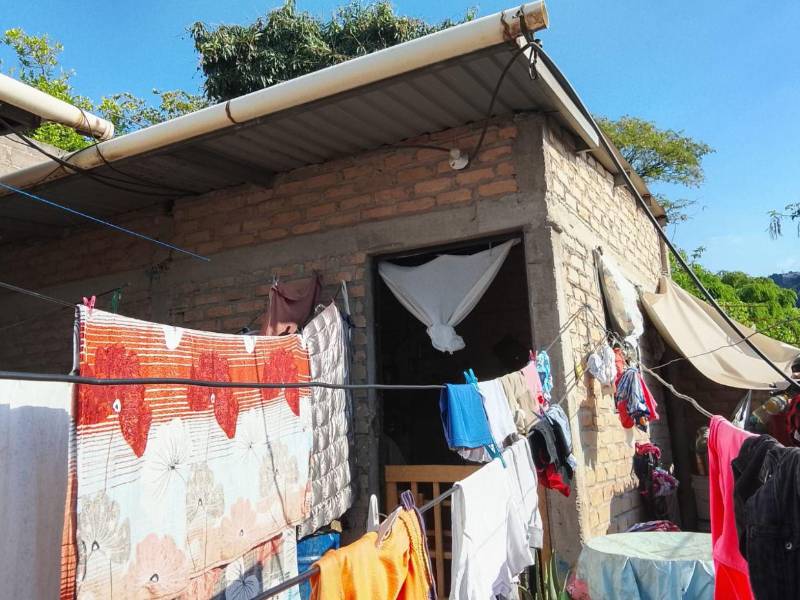 Esta es la vivienda que alquila Glenda en la colonia Villa Nueva de la capital. Mensualmente paga 2,000 lempiras por un cuarto que mide 4x4 m2.