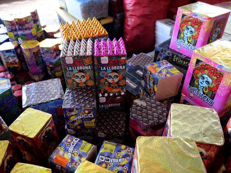 Según varios vendedores, el precio de los famosos cohetes podría llegar hasta los 6,000 lempiras.