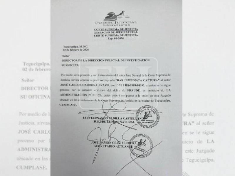 Los exfuncionarios están acusados de haber cometido el delito de fraude mientras ostentaban un cargo público.