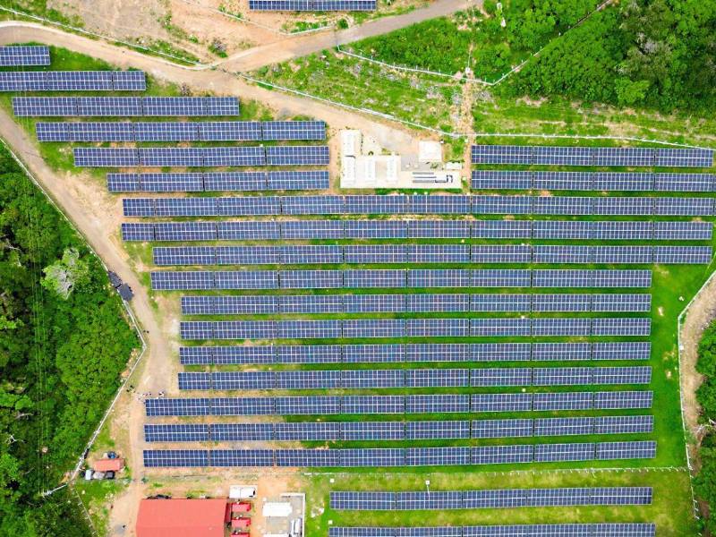 El sistema tiene 5,389 paneles solares.