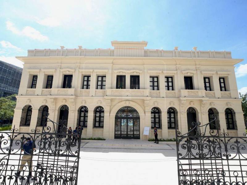 Nayib Bukele inauguró el mausoleo donde están los restos del prócer Francisco Morazán.