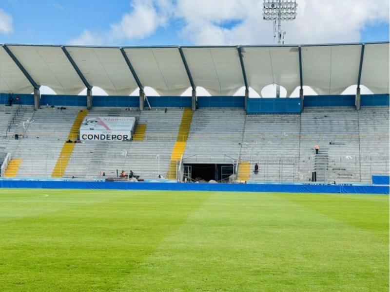 Remodelación del estadio Nacional de Honduras: Material del techo y recintos que lo tienen