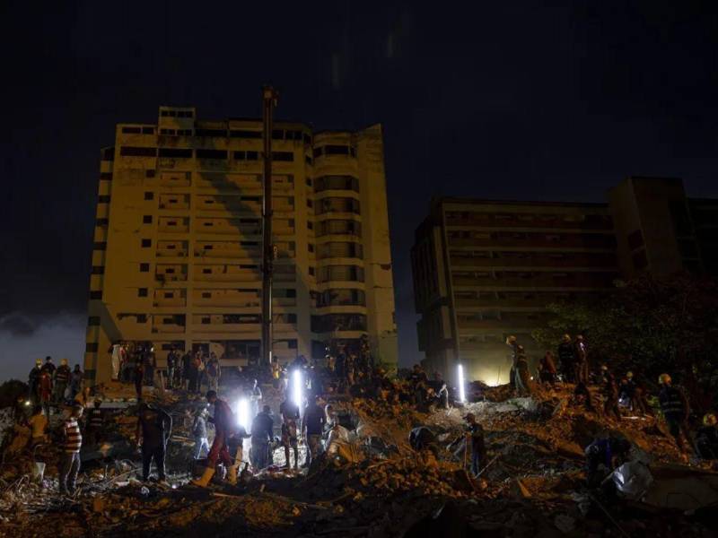 Según el balance oficial, hay unos 856 edificios afectados y 190 colapsados.