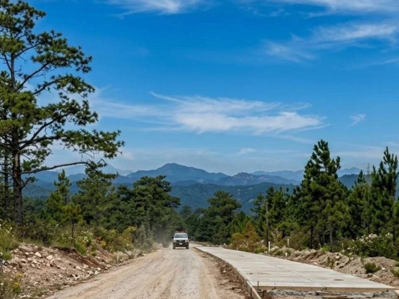 Solo dos kilómetros de carretera han sido pavimentados en Lepaterique y, tras 67 días sin labores, los habitantes desconocen cuándo se reanudará el proyecto vial.