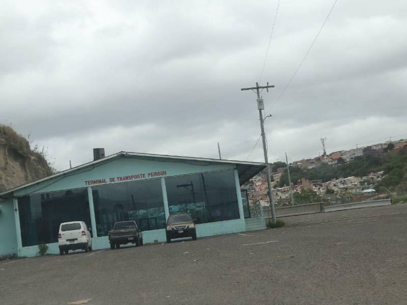 Entre promesas incumplidas y falta de avances, la terminal Perisur continúa en abandono, mientras locatarios reclaman una respuesta.