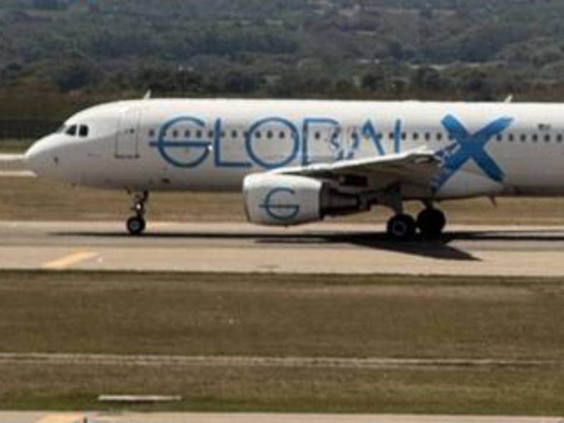 La imagen muestra el avión en el que habrían salido los migrantes de Guantánamo.