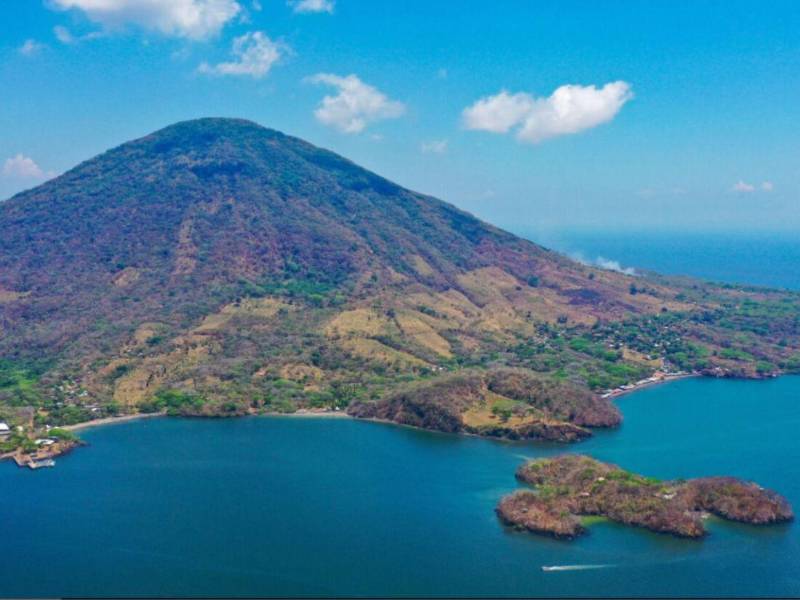 El pacífico hondureño también atrae miles de turistas nacionales e internacionales con sus hermosas playas y gran naturaleza. Una vista de Amapala.