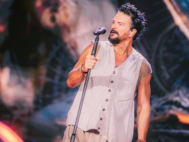 Volvimos. Y estamos felices, escribió en su perfil de Instagram el artista tras su concierto en Tegucigalpa.