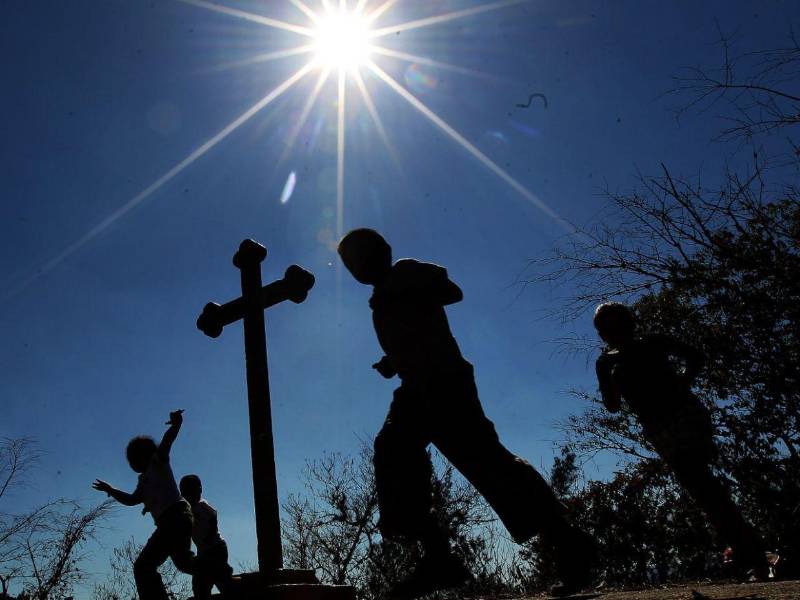 Cada 3 de mayo, Honduras conmemora el Día de la Cruz, una tradición de raíces religiosas y culturales que honra el símbolo central del cristianismo y que aún se mantiene viva en varios rincones del país, especialmente en comunidades del interior.