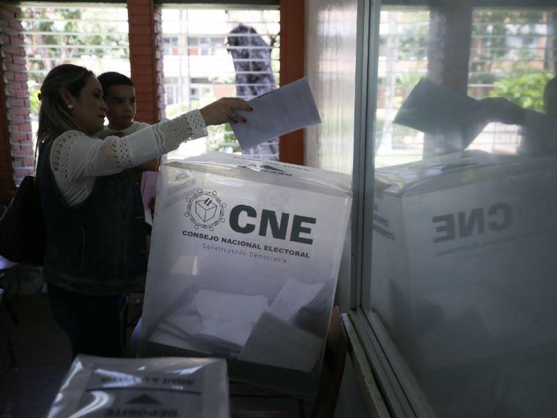 El peso del voto femenino marcará el rumbo de las próximas elecciones generales, según el censo definitivo del CNE.