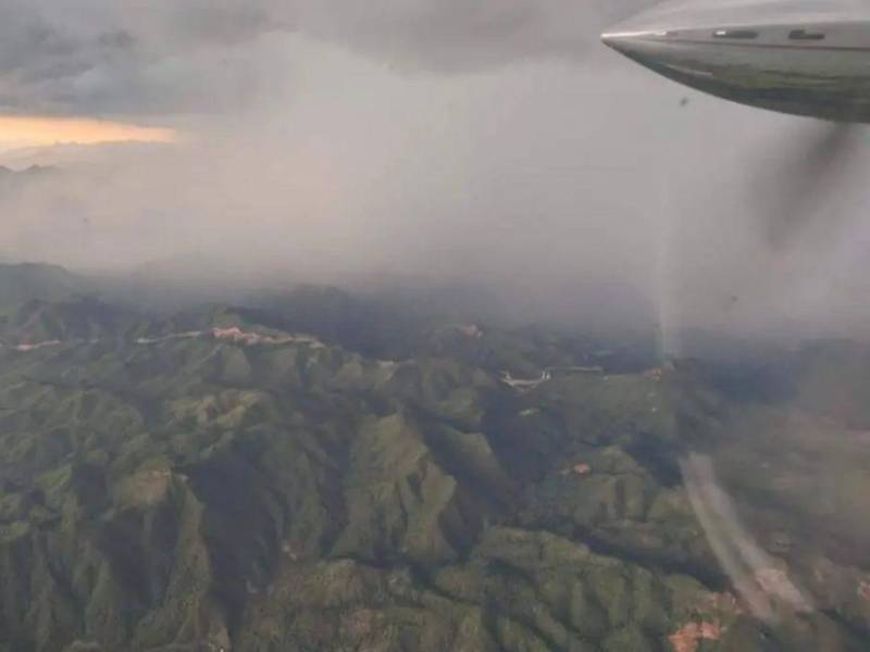 Según Startup Renaissance, el proyecto será monitoreado mediante satélites, GPS y estaciones pluviométricas para comparar la lluvia registrada con la que estaba prevista antes de cada operación.