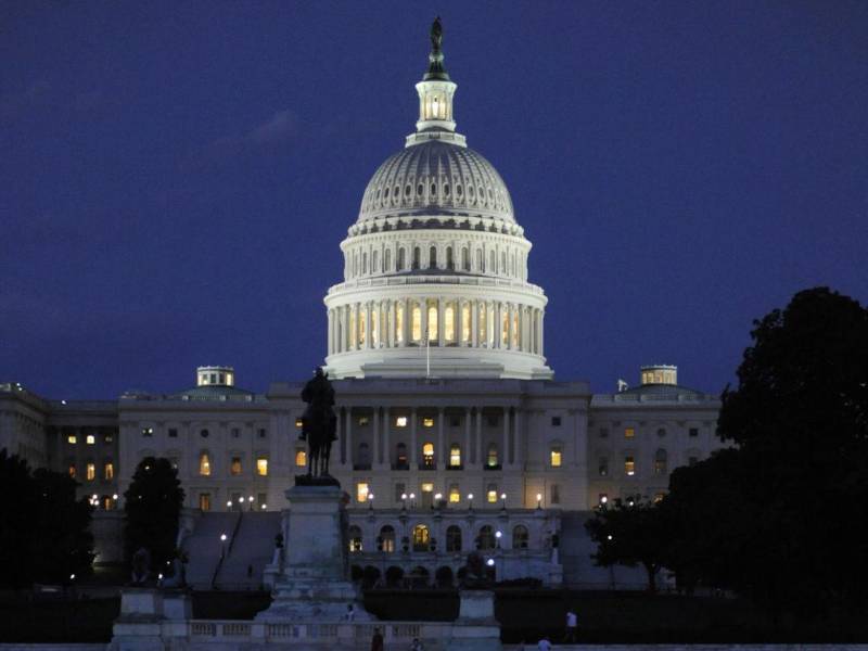 Seis demócratas se unieron a los republicanos para aprobar el proyecto de ley. Solo dos republicanos votaron en contra.