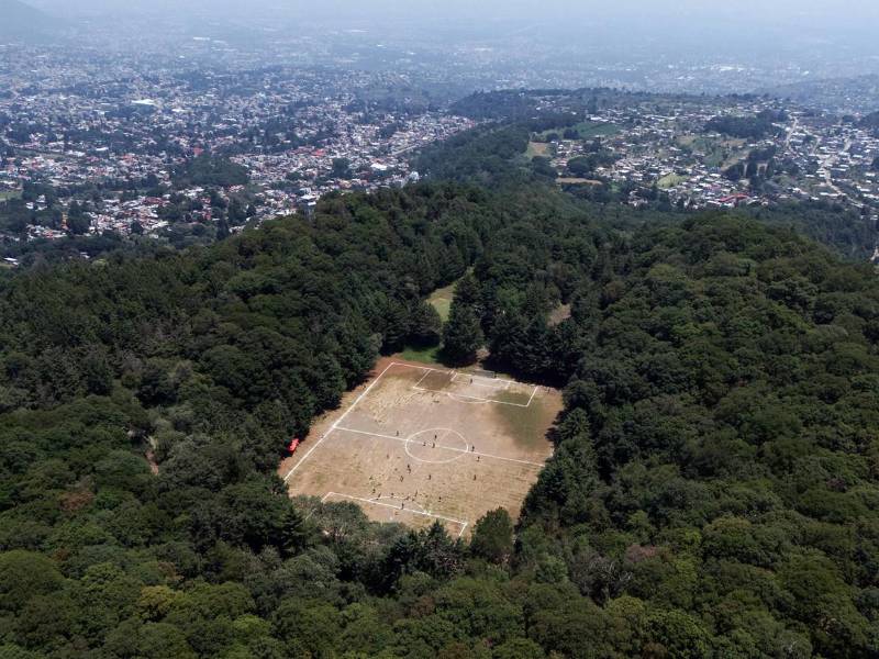 Los habitantes han rechazado proyectos externos para mantener el control comunal del lugar y proteger la fauna local, mientras el creciente interés turístico y mediático destaca su valor cultural y deportivo en la antesala de la Copa del Mundo.