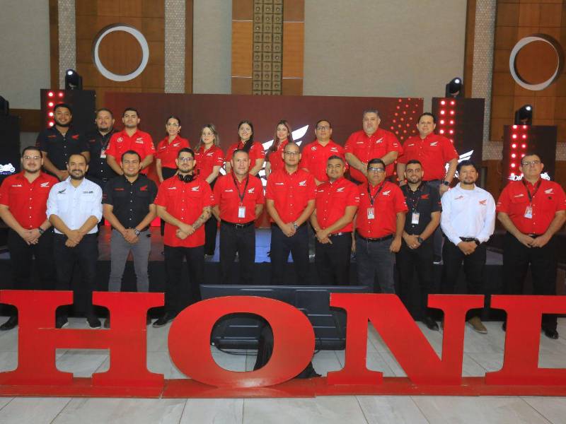 El equipo de colaboradores de Honda Motos durante el evento de lanzamiento.