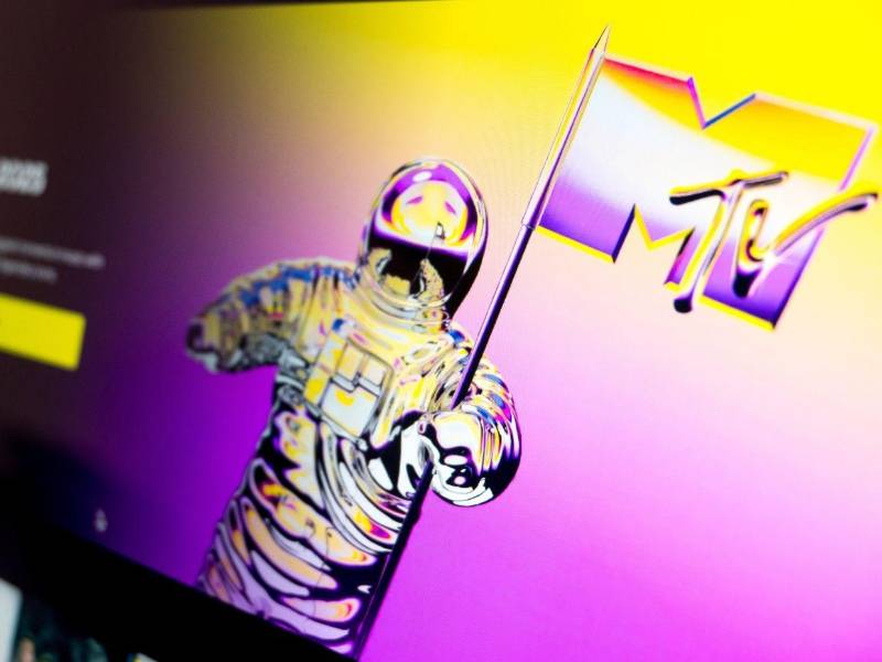 La 42 edición de los MTV Video Music Awards se transmitirá este domingo desde Los Ángeles, con Madonna y Taylor Swift como protagonistas de la noche.