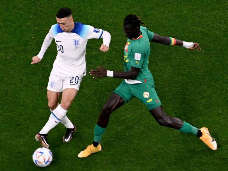 Inglaterra y Senegal ya disputan un parejo partido en el estadio Al Bayt.