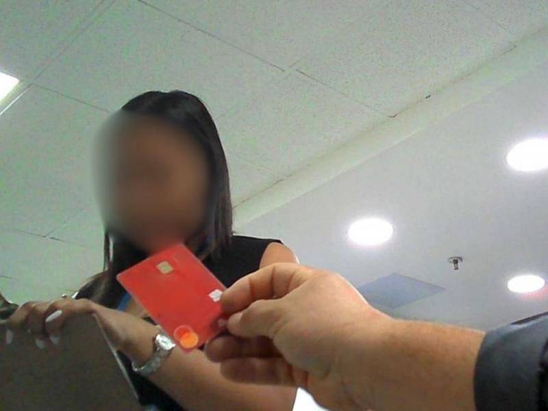 Lo único que les interesa en hacer el cobro con tarjeta, así se endeudan las personas y ellos reciben miles de lempiras en minutos.