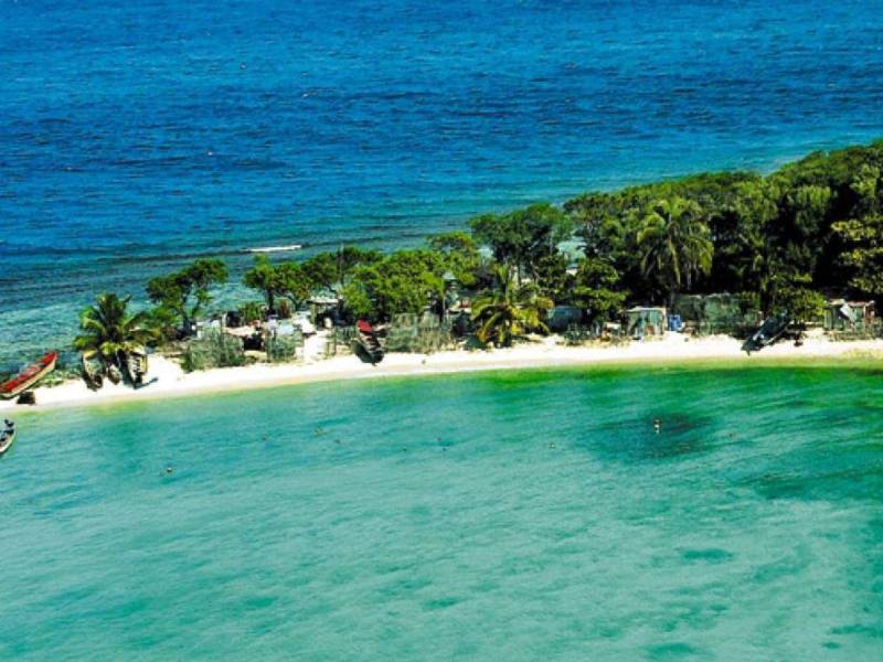 Los Cayos Zapotillos tienen una extensión de 156 kilómetros cuadrados entre los ocho cayos que comprenden el conjunto de islotes.