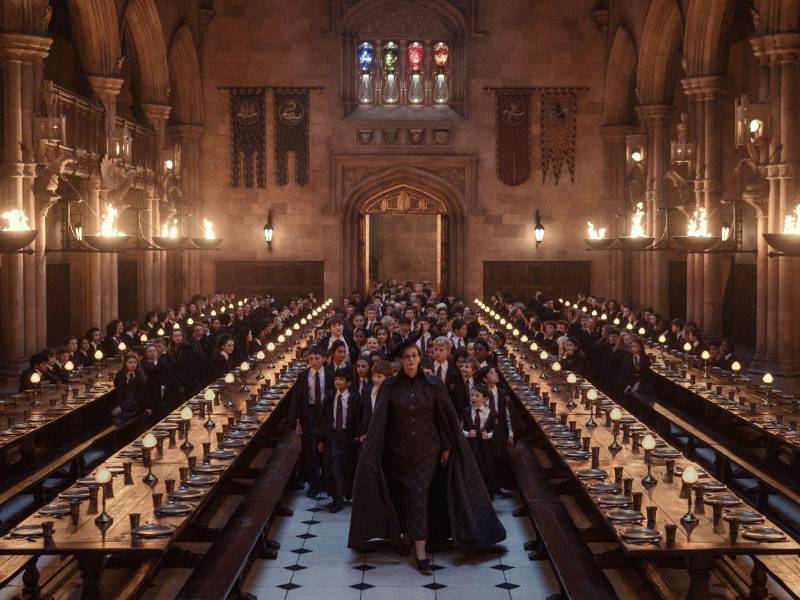 El 4 de noviembre de 2001, el cine Odeon de Leicester Square, en pleno centro de Londres, se transformó en Hogwarts para el estreno mundial de Harry Potter y la piedra filosofal.