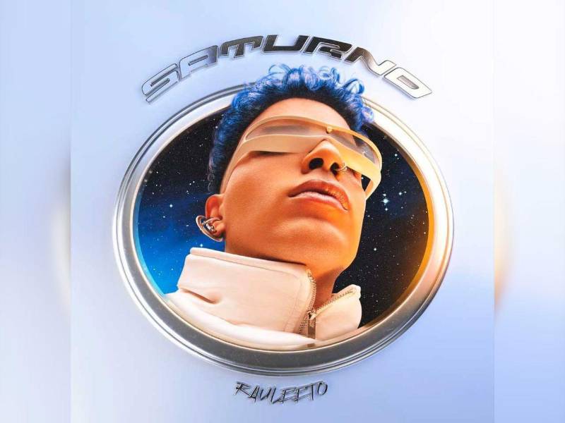 Con Saturno, su tercer álbum de estudio, el artista apostó por un sonido retrofuturista con influencias del reguetón clásico, el dance y la electrónica.
