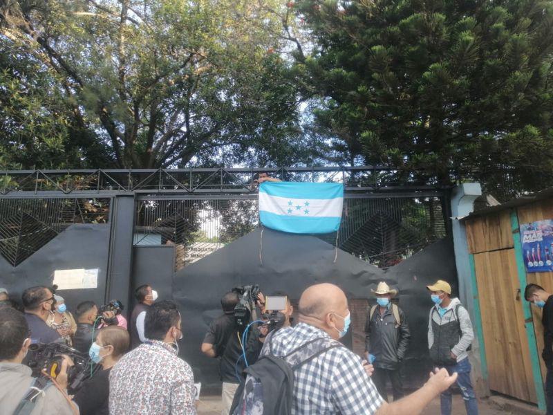 Enfermeras realizan paro de labores este lunes por falta de pago de salarios en Honduras