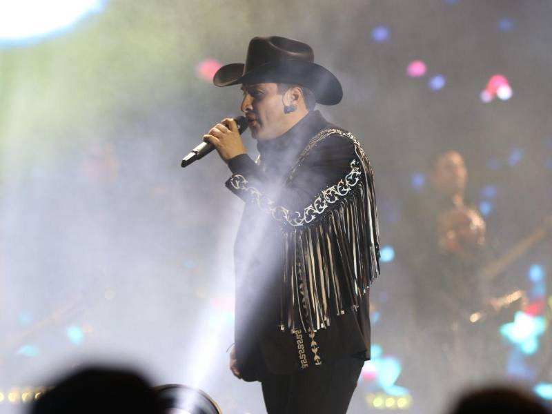 El concierto formó parte de la gira que acompaña a su más reciente disco, 42 18, el cual le valió a Álvarez el Latin Grammy a Mejor álbum de música banda.