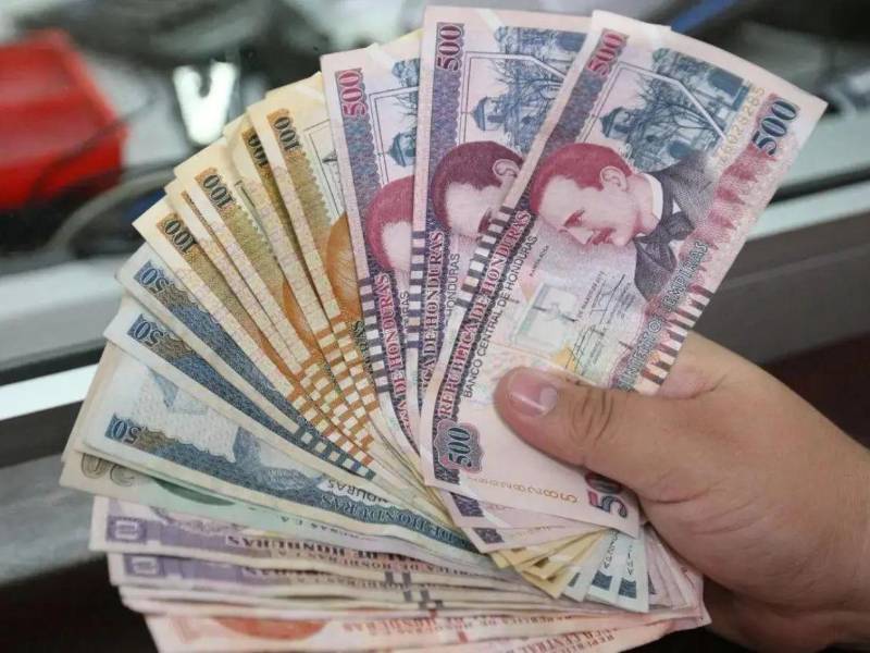 Se espera que en los próximos días se sienten los sectores a negociar el incremento en el salario mínimo.