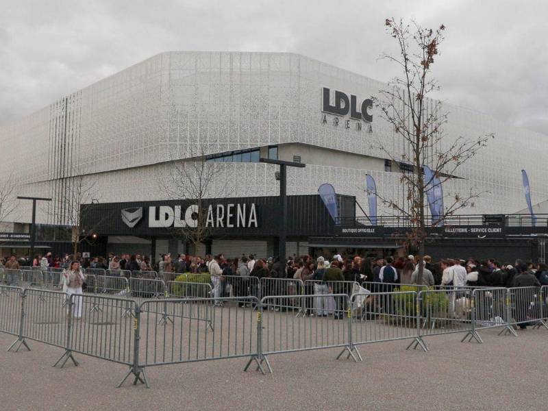 Los peregrinos de la religión Rosalía llegan a Lyon para el estreno de la gira de Lux