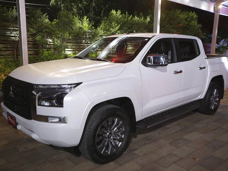 Excel continúa liderando el sector automotriz con vehículos innovadores y de alto rendimiento.