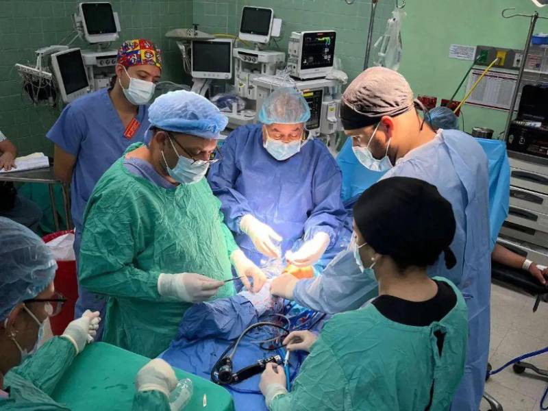 Las autoridades sanitarias indicaron que la población que está en lista de espera será intervenida en hospitales privados.