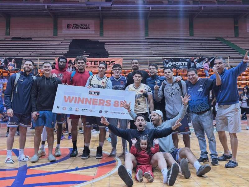 Facussé celebrando junto a sus compañeros.