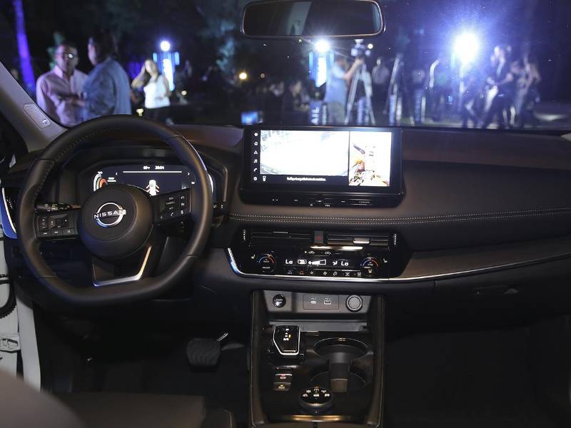 La nueva X-Trail e-POWER incorpora un moderno tablero digital y pantalla central que integran tecnología y conectividad para el conductor.