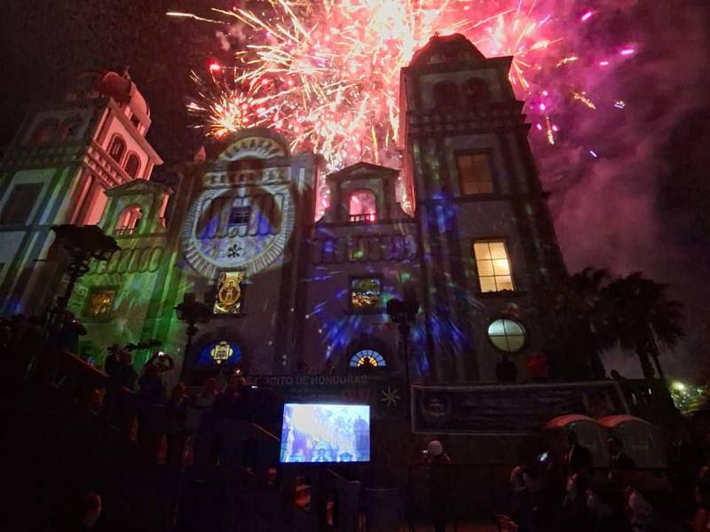 El santuario de Suyapa se llenó de luz y color con un impresionante video mapping por el aniversario del hallazgo de la Virgen de Suyapa en Tegucigalpa. Aquí las impresionantes imágenes que iluminaron el templo.