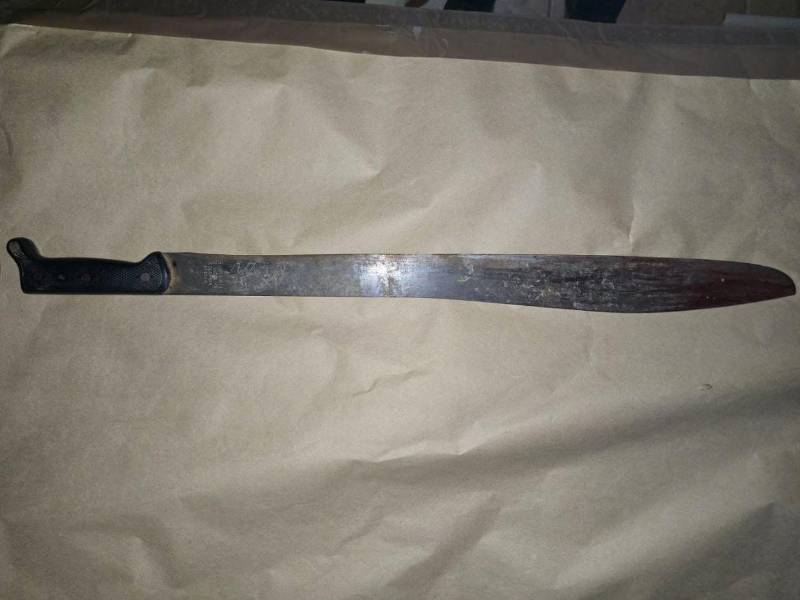 Arma blanca decomisada en la captura del presunto responsable por la muerte del menor.
