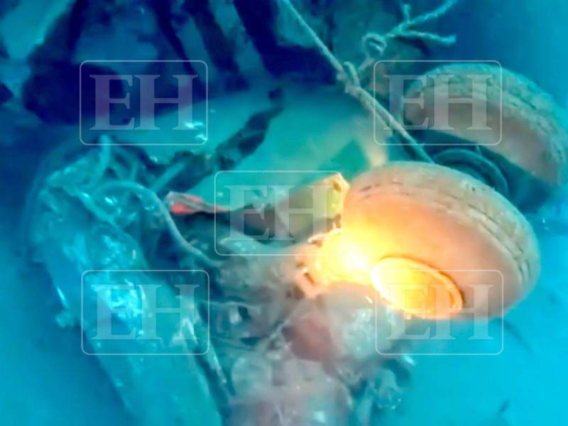 La estructura se dividió en cuatro o cinco partes tras la caída, aunque se ven intactas y rescatables.