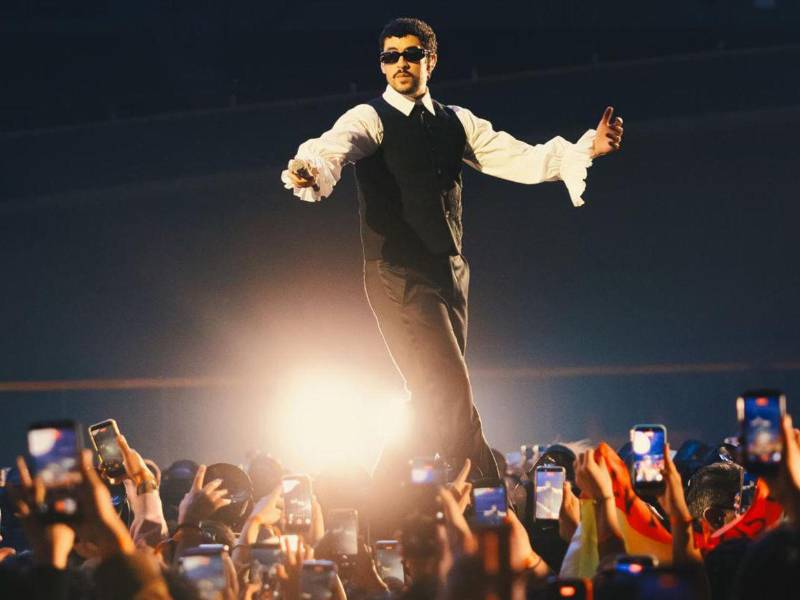 ¿Cómo fue el primer concierto de Bad Bunny en Tokio? Desde looks exclusivos hasta una puesta en escena que fusiona el caribe con la modernidad de Asia, te contamos todos los detalles de la noche en la que el artista puertorriqueño conquistó el mercado japonés por primera vez.