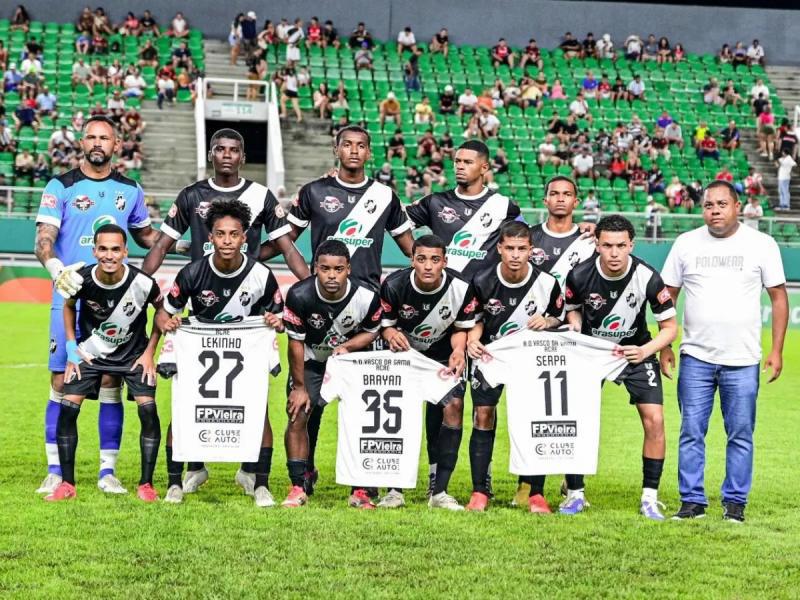 Asesinó a su amante, tiró los restos a los perros, quedó libre y sigue jugando al fútbol