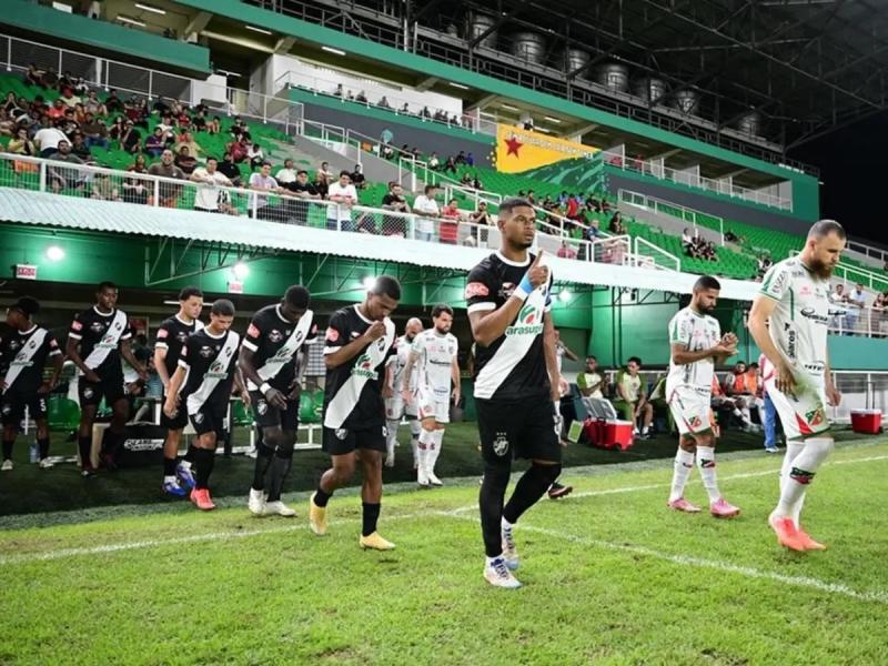 Asesinó a su amante, tiró los restos a los perros, quedó libre y sigue jugando al fútbol